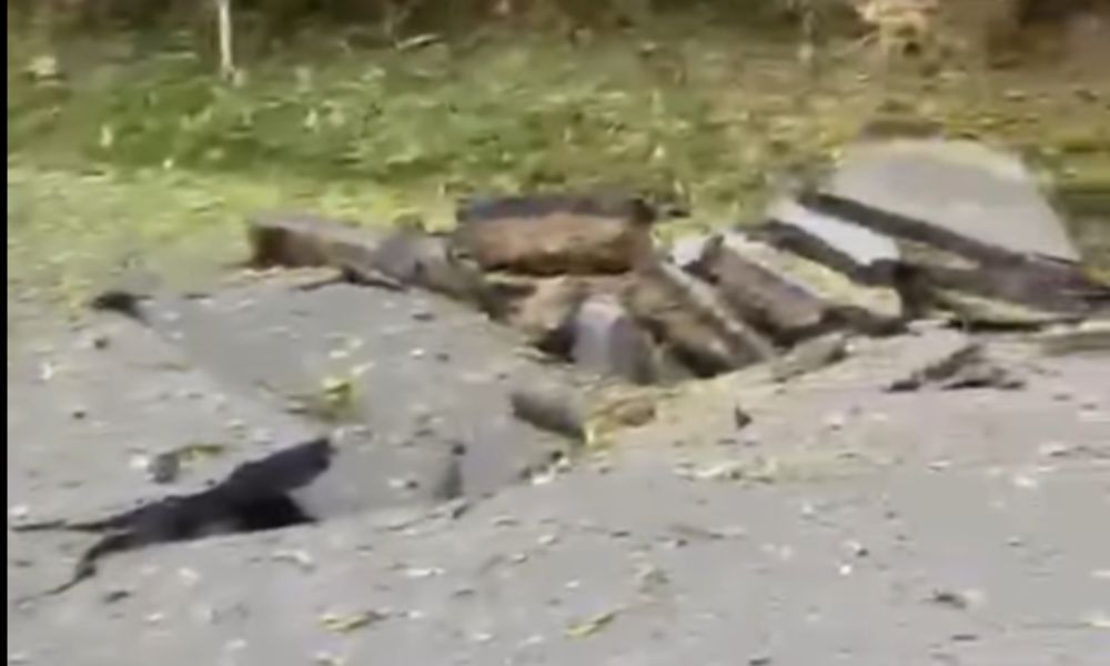 Emergencia en la vía Medellín La Costa Explosión destruye parte de la carretera en el sector del 15