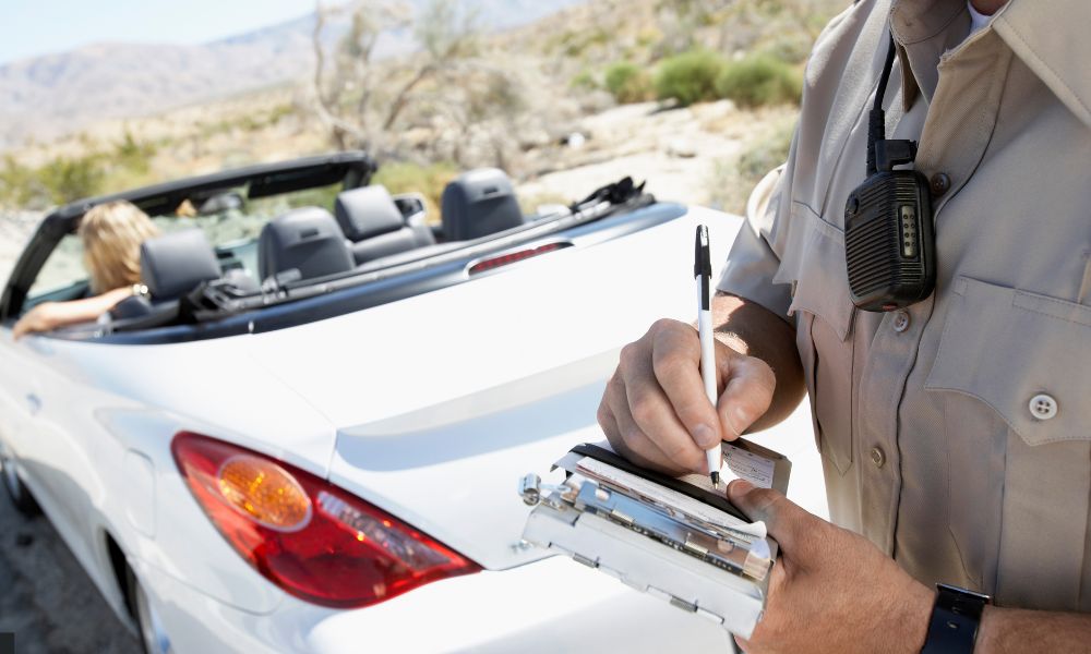 Cómo actuar si un agente de tránsito