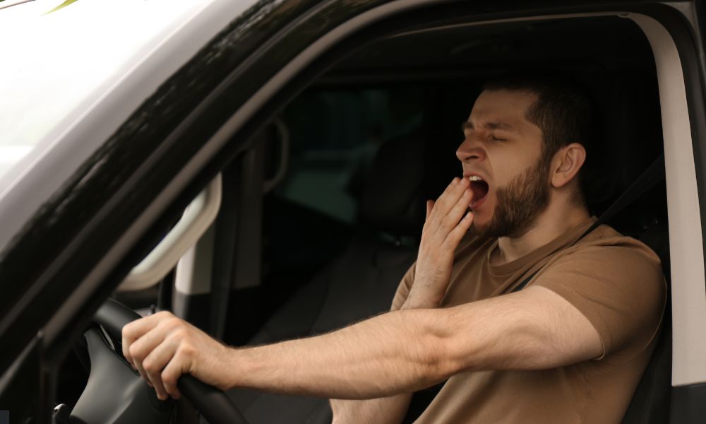Cómo ajustar tu horario de comidas para evitar somnolencia al volante