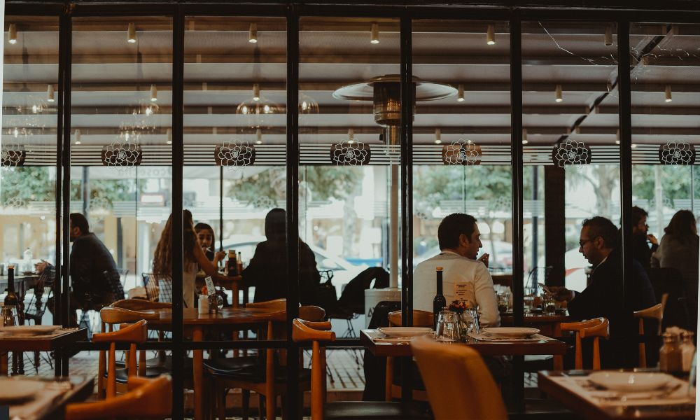 Deberían las empresas de transporte cubrir la alimentación de los camioneros en ruta