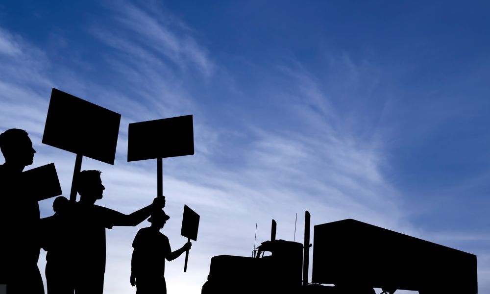 Las grandes flotas de transporte están desplazando a los camioneros independientes