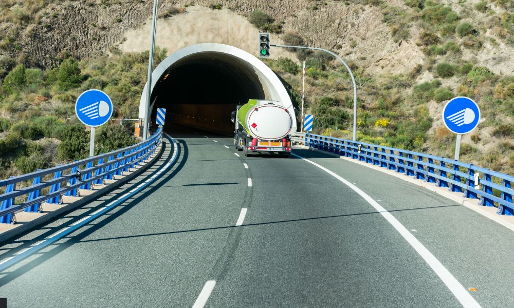 ¿Los camiones deberían tener prioridad en las autopistas sobre los autos particulares