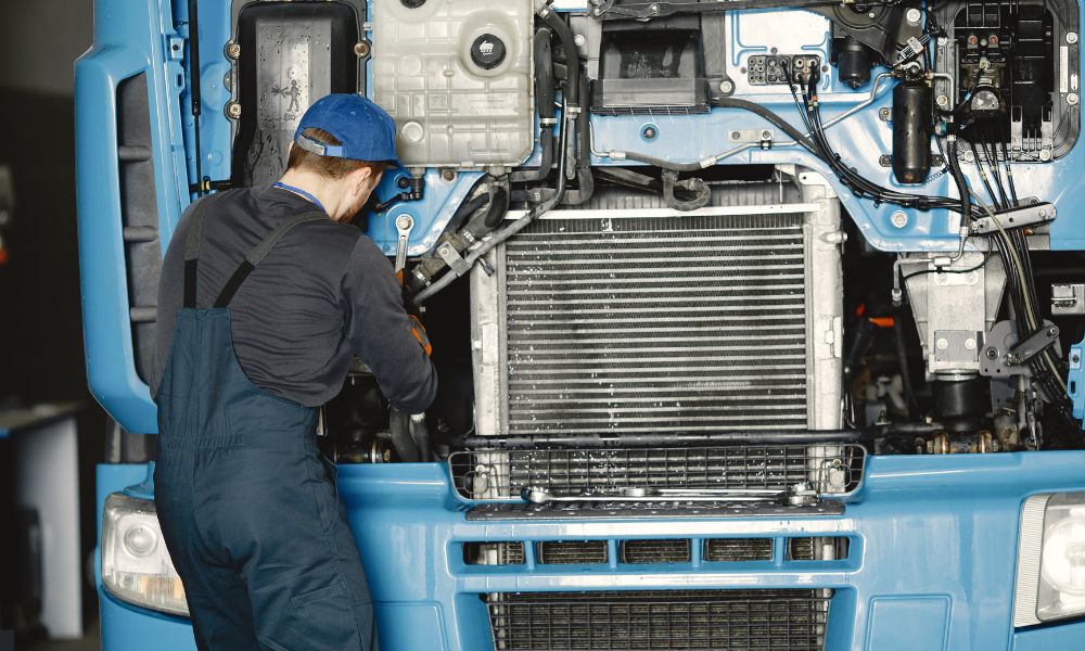 Los mecánicos y talleres de camiones