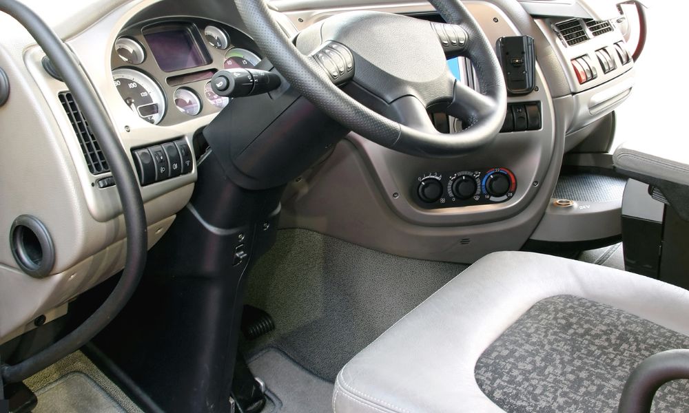 organizadores y accesorios para mantener la cabina en orden