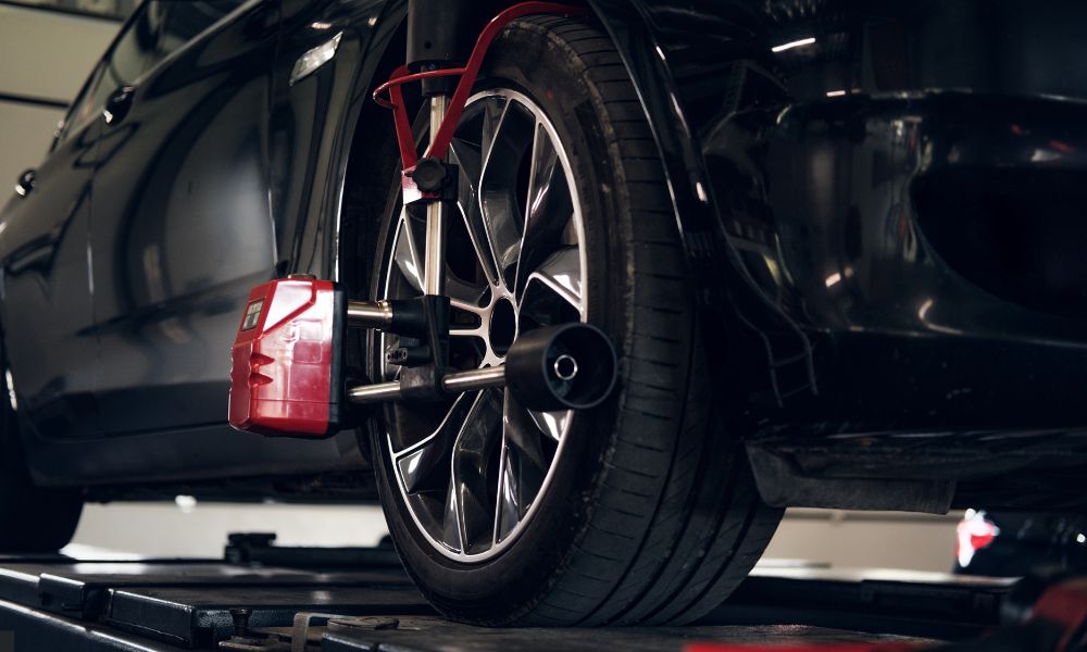 alineación casera para detectar desgaste en los neumáticos