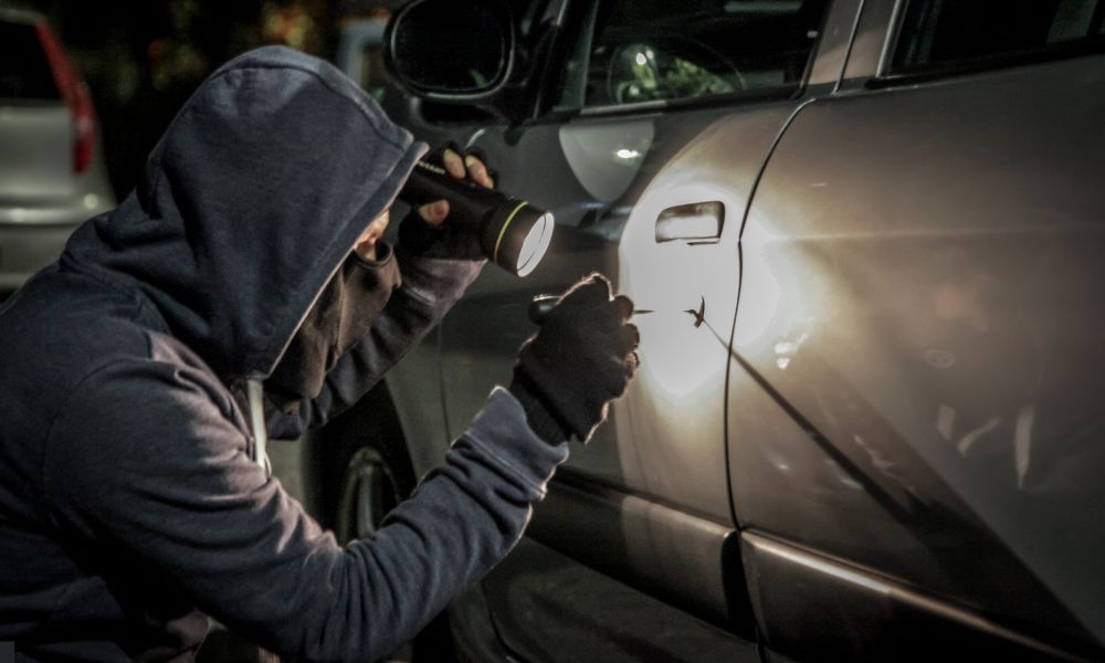 instalar un sistema de monitoreo en la cabina para evitar robos