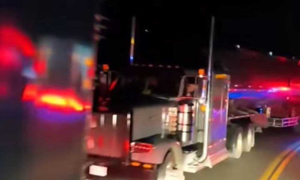 MOVILIDAD EN LA LÍNEA Durante la noche anterior, el tránsito en el corredor Ibagué – Cajamarca, especialmente en el sector de Cajamarca, Tolima, presentó bastante congestión. Condiciones de tránsito El paso por el Pare y Siga estuvo complicado, con filas bastante largas y tiempos de espera considerables para los conductores que transitaban por este sector. Recomendaciones para conductores Tener mucha paciencia Salir con tiempo Conducir con precaución La movilidad puede presentar demoras importantes. La información corresponde a lo observado durante la noche anterior y busca alertar a los conductores sobre las condiciones de movilidad en este importante corredor vial. Recuerda que tu experiencia y comentarios son valiosos. ¡Comparte tus impresiones en nuestras redes!